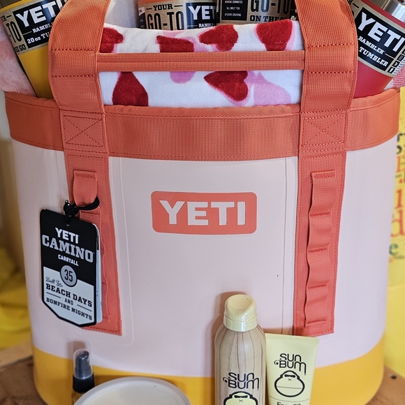 YETI Family Beach Bag - Picture 2 of 7